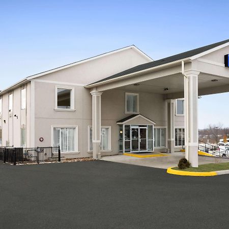 Days Inn By Wyndham Woodstock Exteriör bild