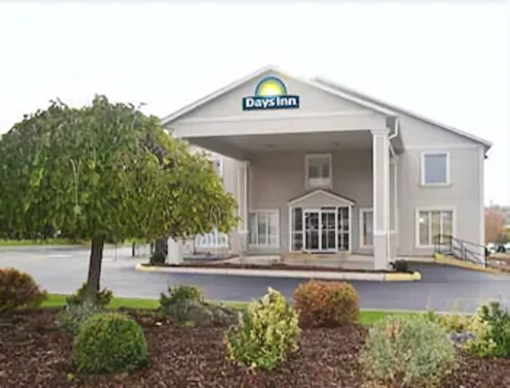 Days Inn By Wyndham Woodstock Exteriör bild