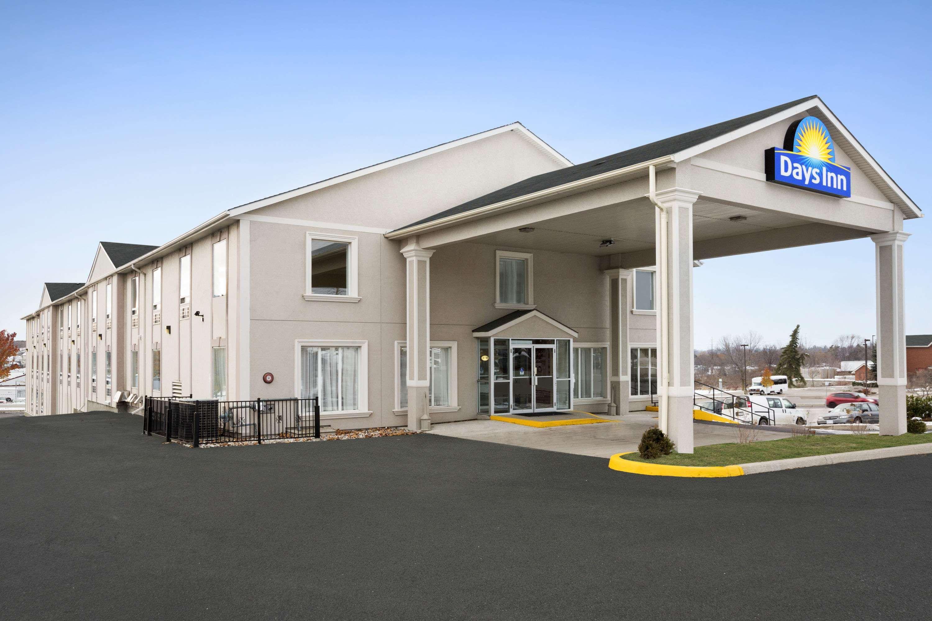 Days Inn By Wyndham Woodstock Exteriör bild